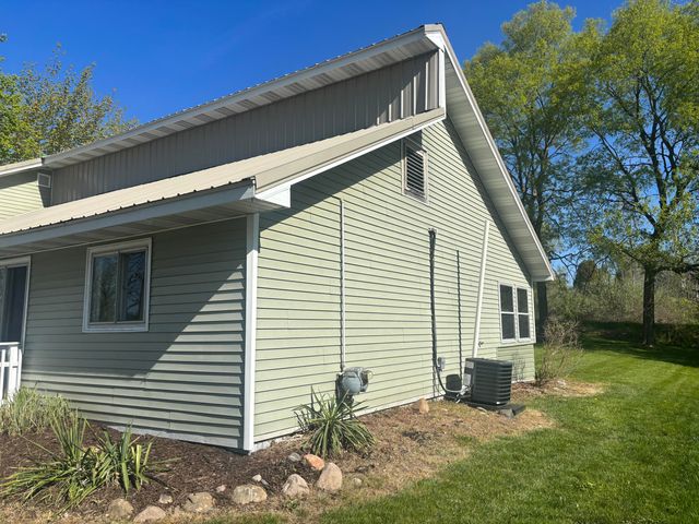 126 E Maple Street, Muir Vllg, MI 48860