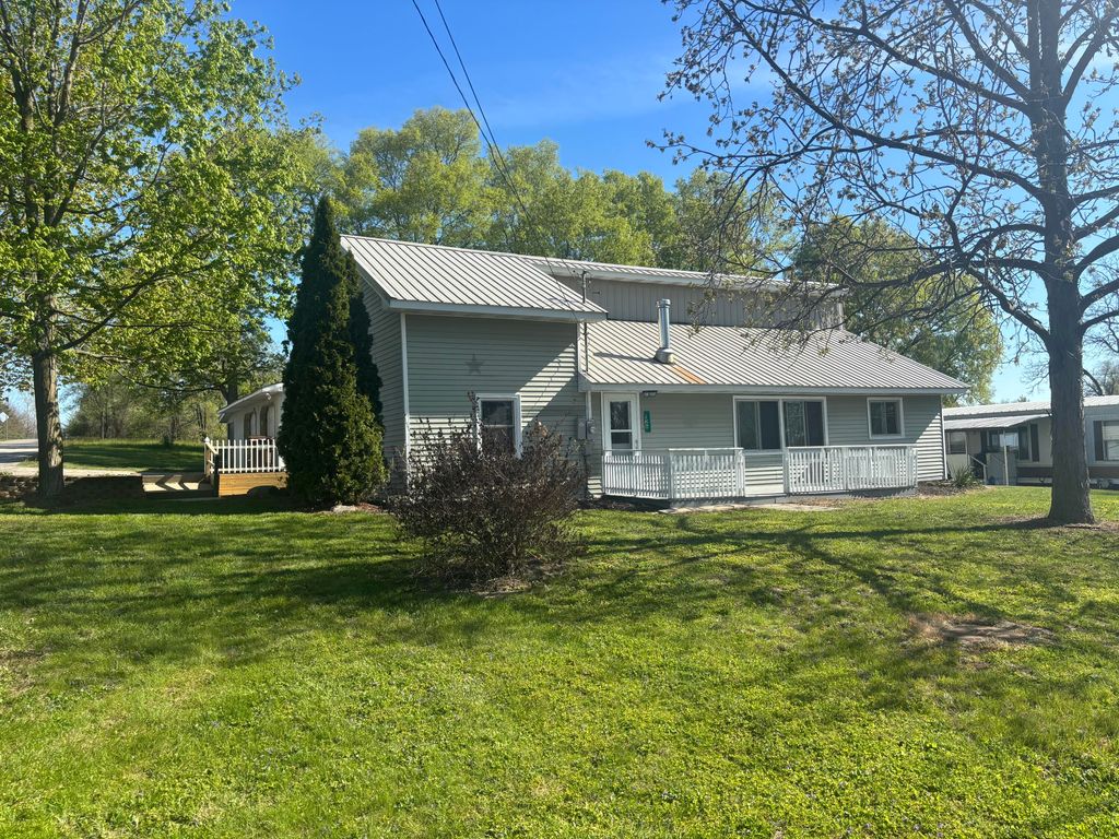 126 E Maple Street, Muir Vllg, MI 48860