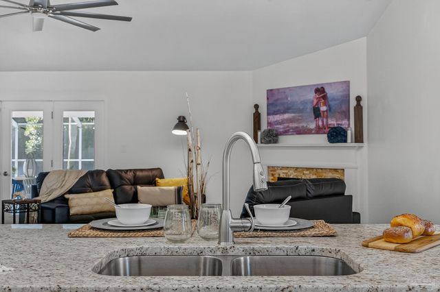 26 Bartlett Cir, Pensacola, FL 32505