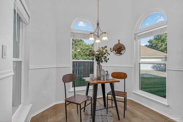 26 Bartlett Cir, Pensacola, FL 32505