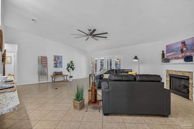 26 Bartlett Cir, Pensacola, FL 32505