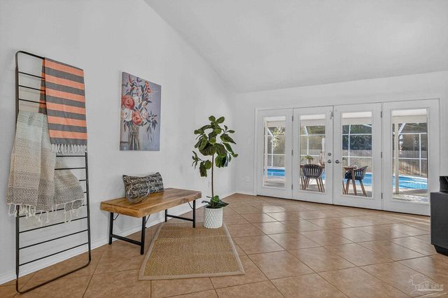 26 Bartlett Cir, Pensacola, FL 32505