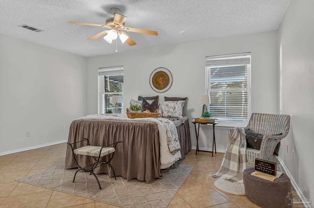 26 Bartlett Cir, Pensacola, FL 32505