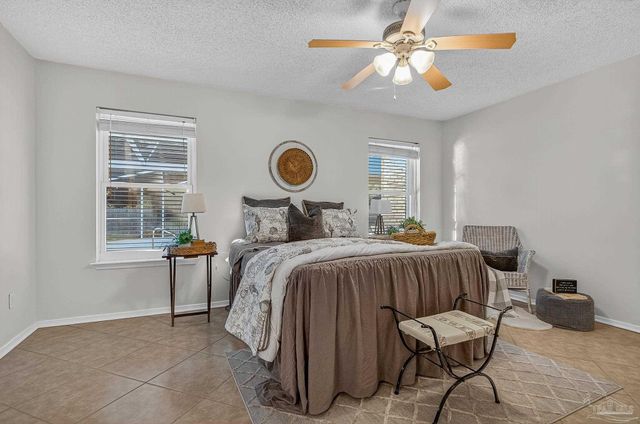 26 Bartlett Cir, Pensacola, FL 32505