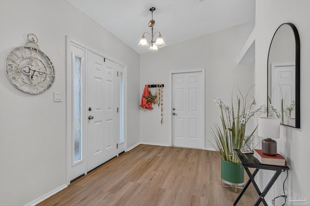 26 Bartlett Cir, Pensacola, FL 32505