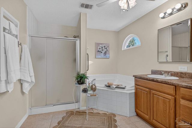 26 Bartlett Cir, Pensacola, FL 32505