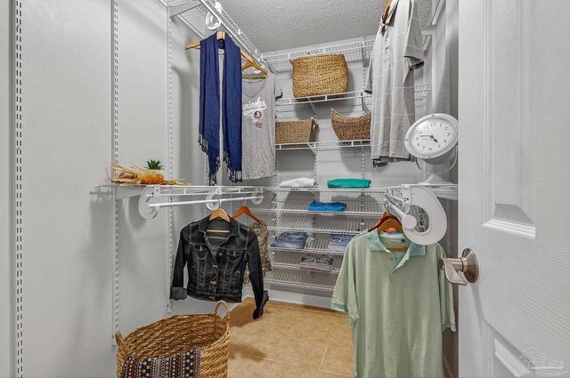 26 Bartlett Cir, Pensacola, FL 32505