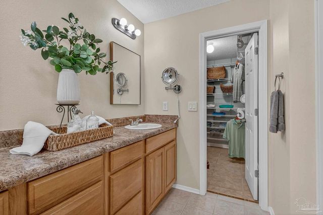 26 Bartlett Cir, Pensacola, FL 32505