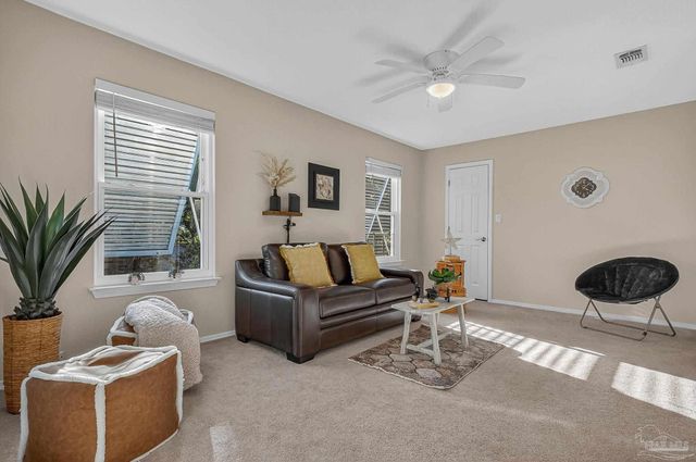 26 Bartlett Cir, Pensacola, FL 32505