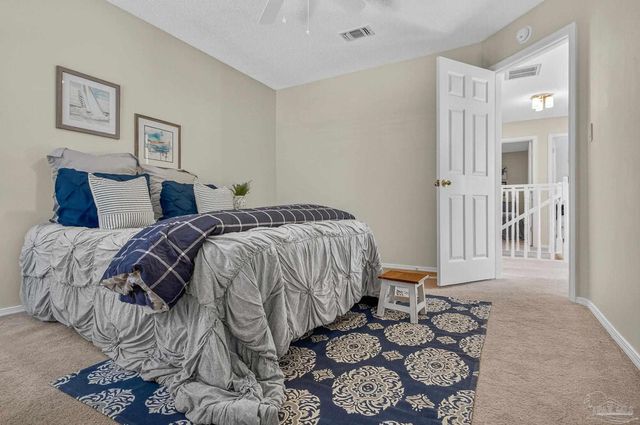 26 Bartlett Cir, Pensacola, FL 32505