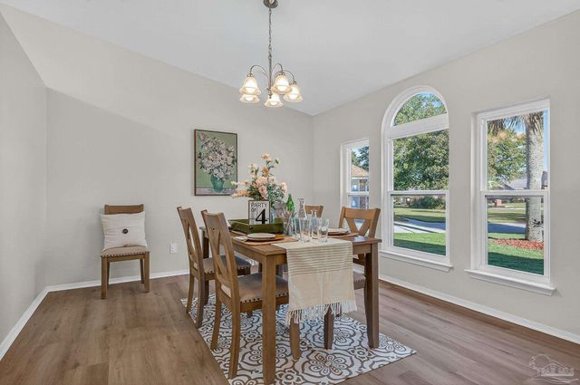 26 Bartlett Cir, Pensacola, FL 32505