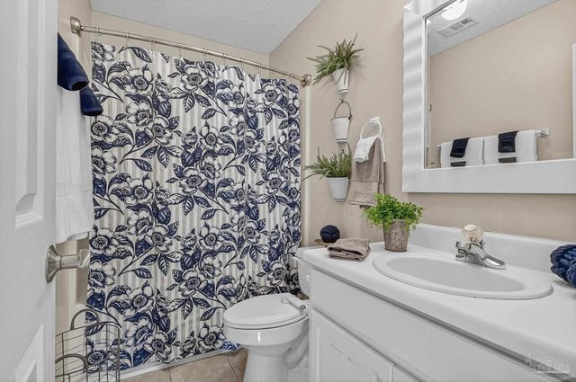 26 Bartlett Cir, Pensacola, FL 32505