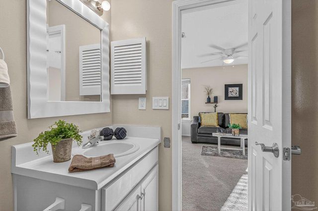 26 Bartlett Cir, Pensacola, FL 32505