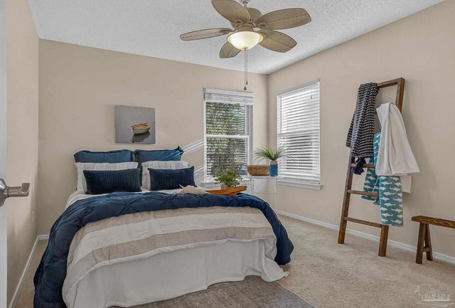 26 Bartlett Cir, Pensacola, FL 32505