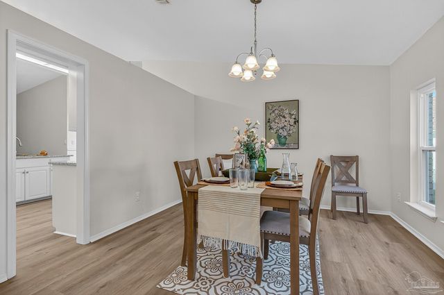 26 Bartlett Cir, Pensacola, FL 32505