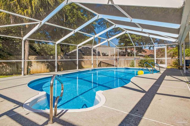 26 Bartlett Cir, Pensacola, FL 32505