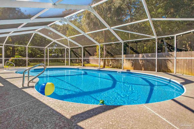 26 Bartlett Cir, Pensacola, FL 32505