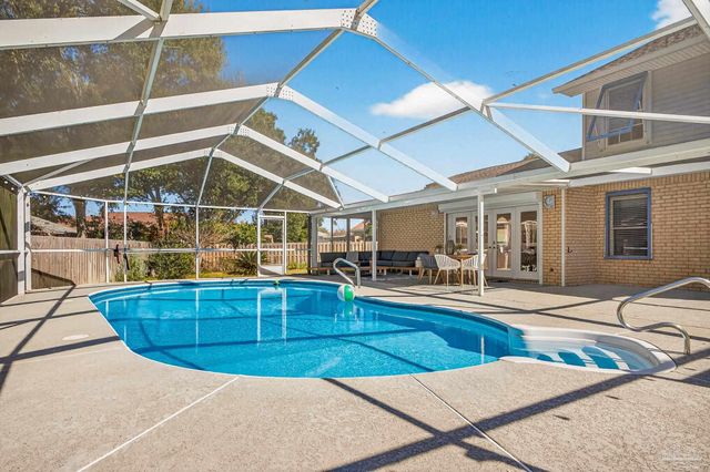 26 Bartlett Cir, Pensacola, FL 32505