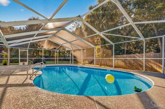 26 Bartlett Cir, Pensacola, FL 32505