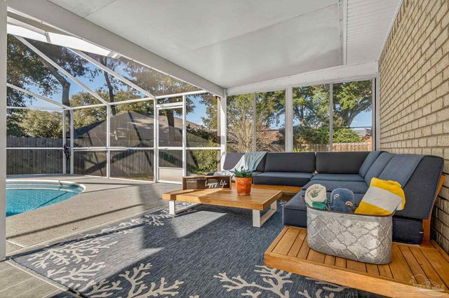 26 Bartlett Cir, Pensacola, FL 32505