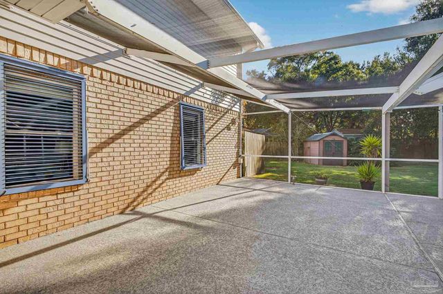 26 Bartlett Cir, Pensacola, FL 32505