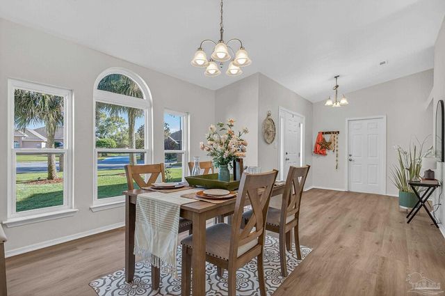 26 Bartlett Cir, Pensacola, FL 32505