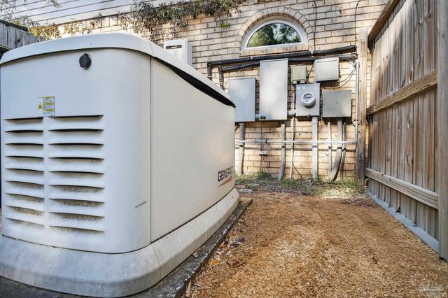 26 Bartlett Cir, Pensacola, FL 32505