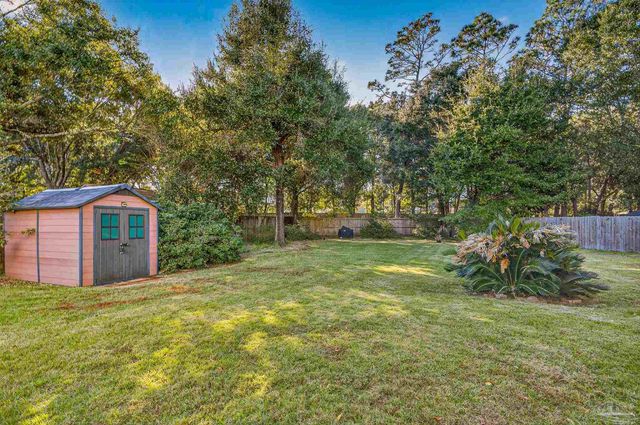 26 Bartlett Cir, Pensacola, FL 32505