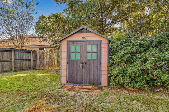 26 Bartlett Cir, Pensacola, FL 32505