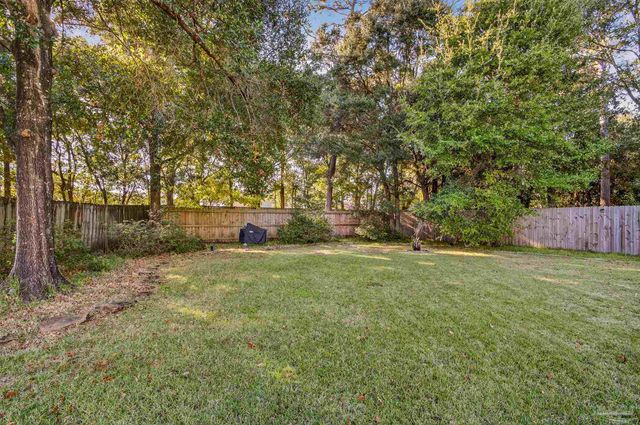 26 Bartlett Cir, Pensacola, FL 32505