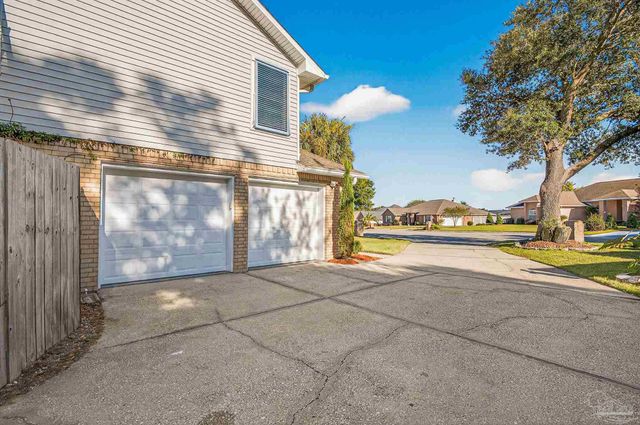 26 Bartlett Cir, Pensacola, FL 32505
