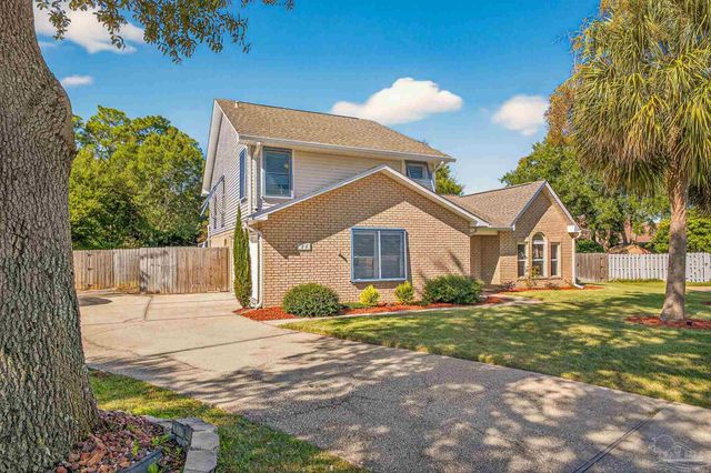 26 Bartlett Cir, Pensacola, FL 32505