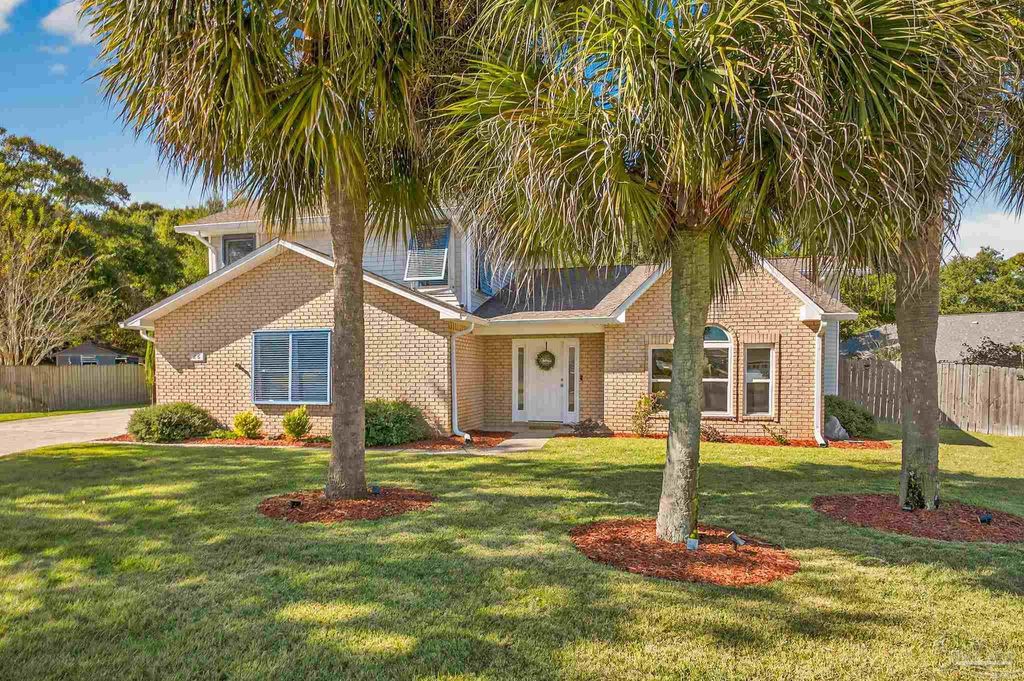 26 Bartlett Cir, Pensacola, FL 32505