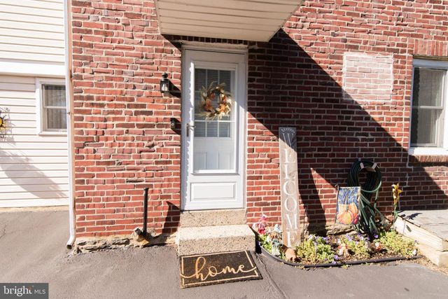 214 W MACDADE BLVD, Folsom, PA 19033