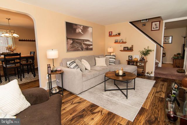 214 W MACDADE BLVD, Folsom, PA 19033