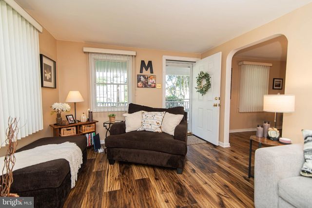 214 W MACDADE BLVD, Folsom, PA 19033