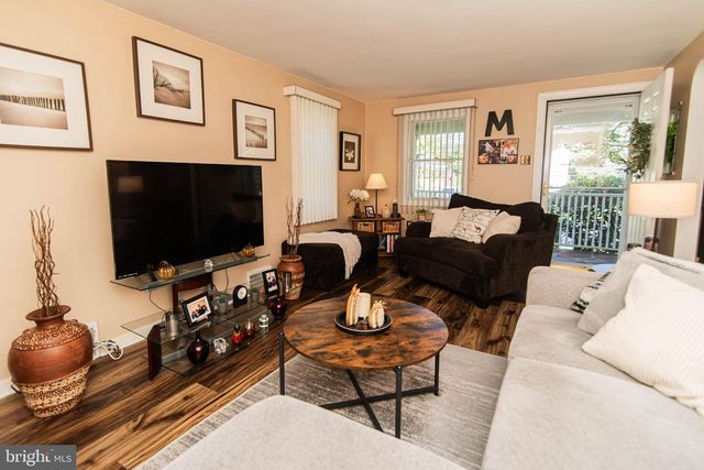 214 W MACDADE BLVD, Folsom, PA 19033