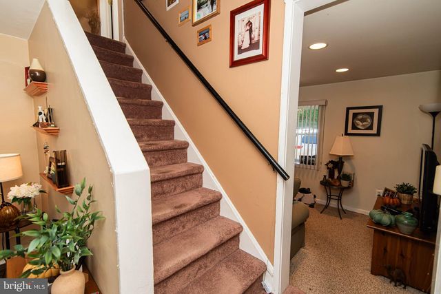 214 W MACDADE BLVD, Folsom, PA 19033