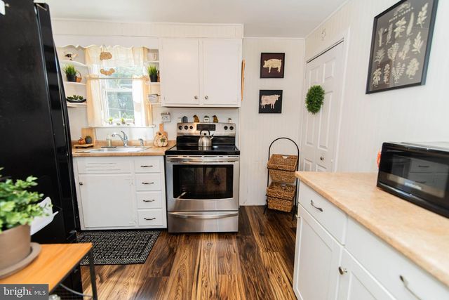 214 W MACDADE BLVD, Folsom, PA 19033