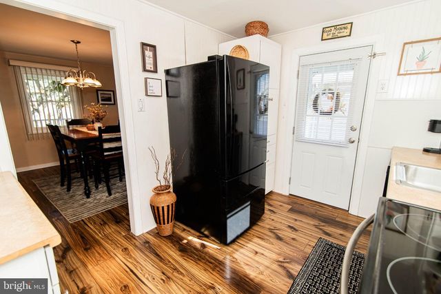 214 W MACDADE BLVD, Folsom, PA 19033