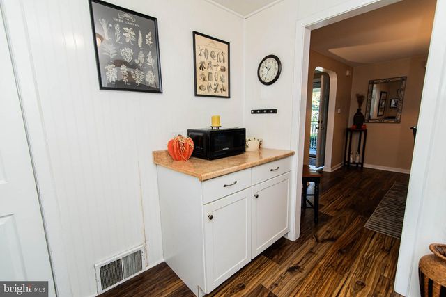 214 W MACDADE BLVD, Folsom, PA 19033