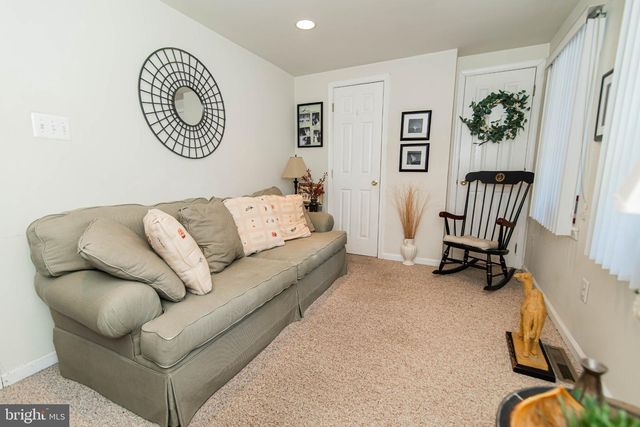 214 W MACDADE BLVD, Folsom, PA 19033