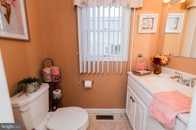 214 W MACDADE BLVD, Folsom, PA 19033