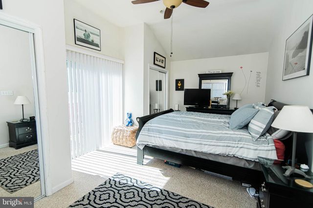 214 W MACDADE BLVD, Folsom, PA 19033