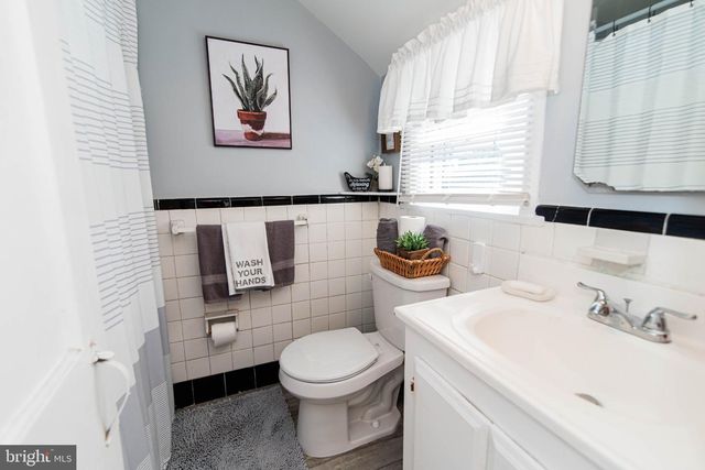 214 W MACDADE BLVD, Folsom, PA 19033