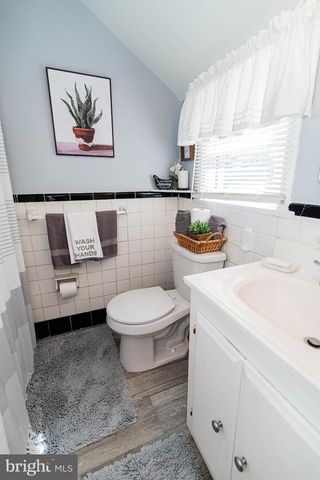 214 W MACDADE BLVD, Folsom, PA 19033