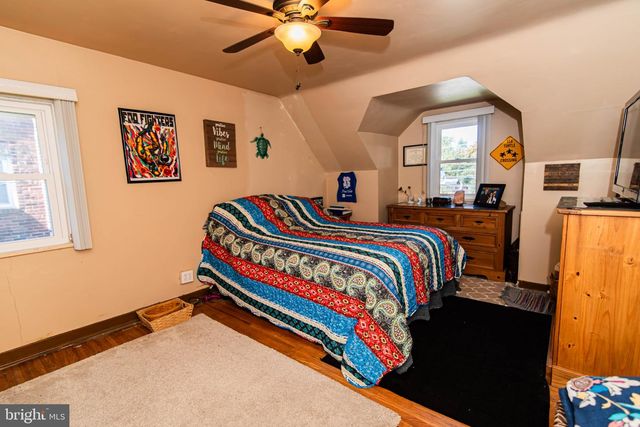 214 W MACDADE BLVD, Folsom, PA 19033