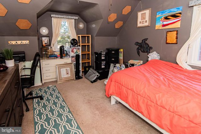 214 W MACDADE BLVD, Folsom, PA 19033