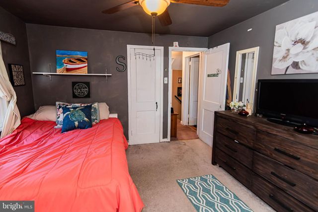 214 W MACDADE BLVD, Folsom, PA 19033