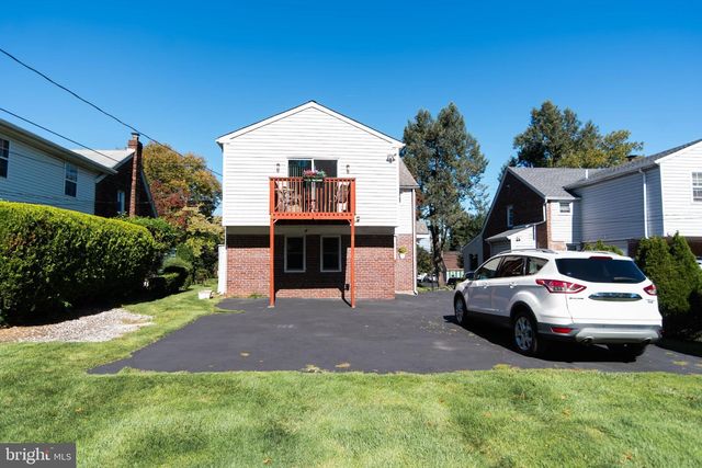 214 W MACDADE BLVD, Folsom, PA 19033